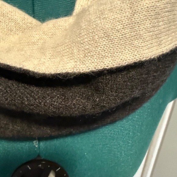 Neiman Marcus Cashmere Collection Twisted Snood Infinity Scarf Gray Cream - Picture 3 of 6